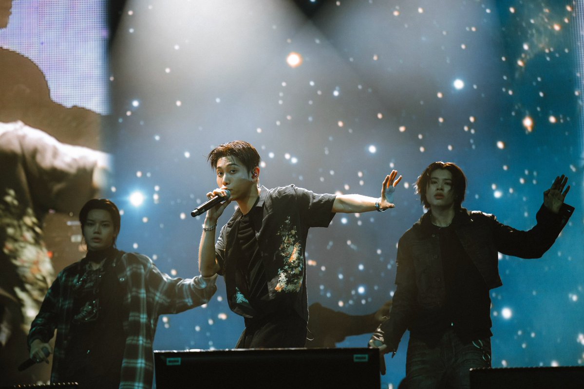 terjemahinRYUL's tweet photo. 260920 📸 aragonballroom

Serenades &amp; Body Rolls in Chicago

#률 #RYUL #롱샷 #LNGSHOT https://t.co/jVlhCs8z83