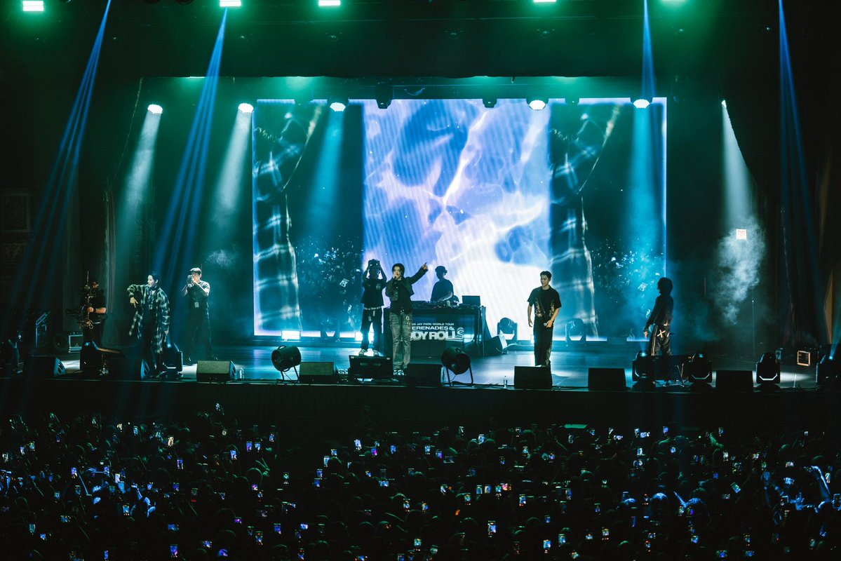 terjemahinRYUL's tweet photo. 260920 📸 aragonballroom

Serenades &amp; Body Rolls in Chicago

#률 #RYUL #롱샷 #LNGSHOT https://t.co/jVlhCs8z83