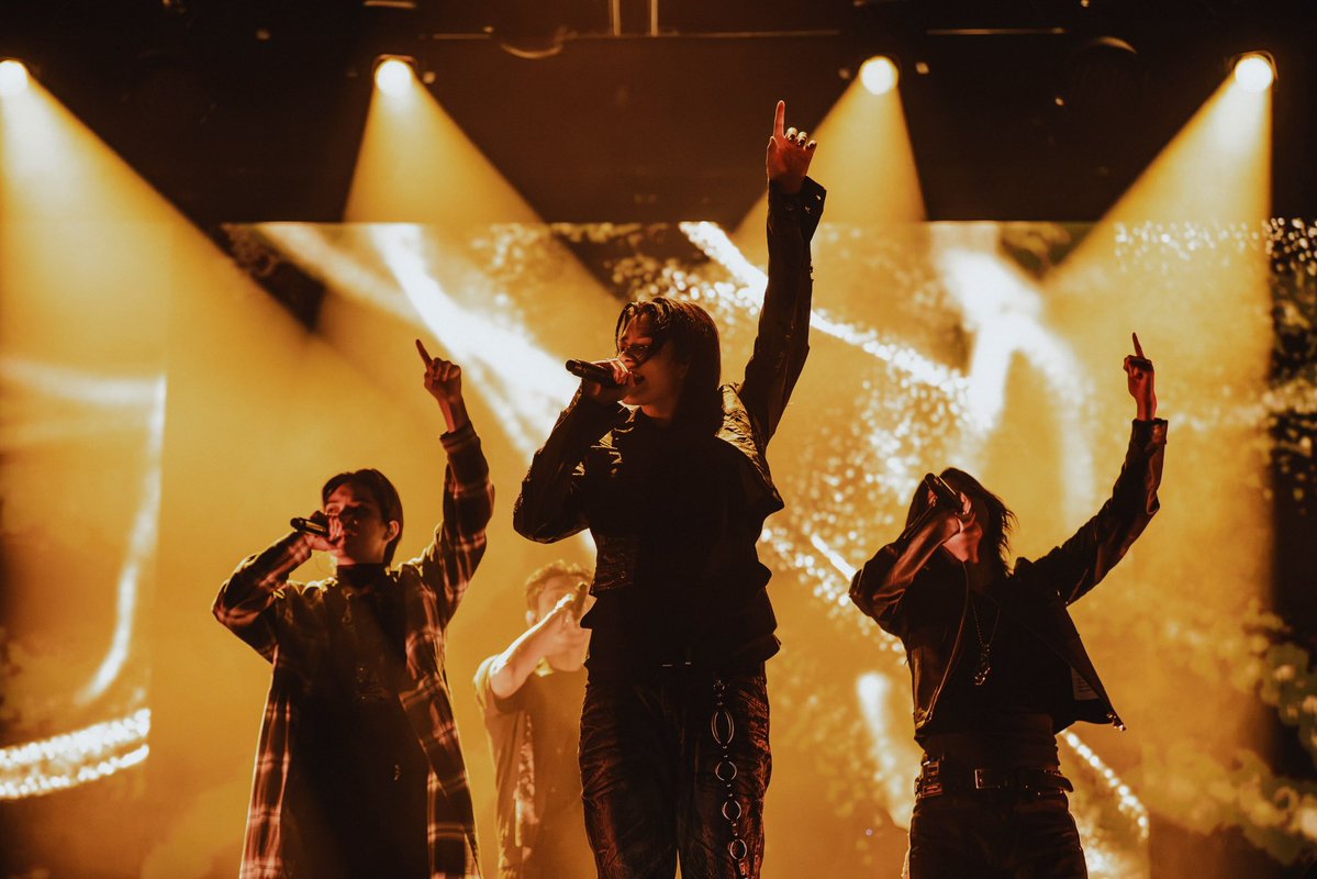 terjemahinRYUL's tweet photo. 260920 📸 aragonballroom

Serenades &amp; Body Rolls in Chicago

#률 #RYUL #롱샷 #LNGSHOT https://t.co/jVlhCs8z83