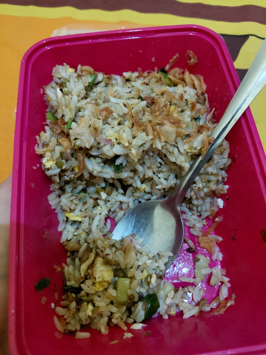 Nelssca's tweet photo. Makanan syurgawii, Lovee nasgor bebek cabe hijau solaria💗 https://t.co/XwOL8y3LCh