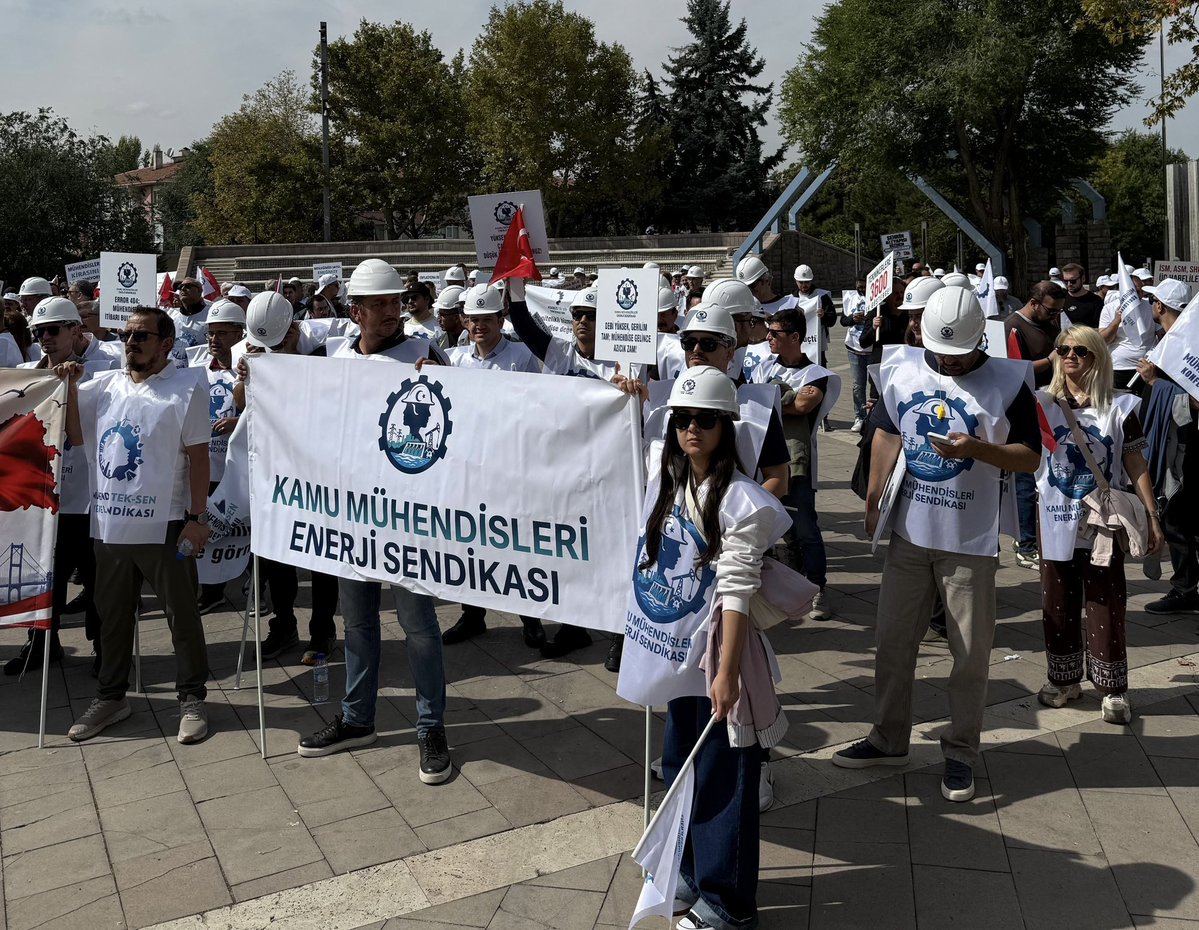 muzeyyensevkin's tweet photo. Kamu mühendisleri hakettiğini almalıdır!
Anıtpark’ta emeklerinin karşılığını almak için bir araya gelen mimar, mühendis ve şehir plancılarının haklı mücadelelerinin yanındayız!
#KamuMühendisleriAnıtparkta https://t.co/8G1R3UDVMJ
