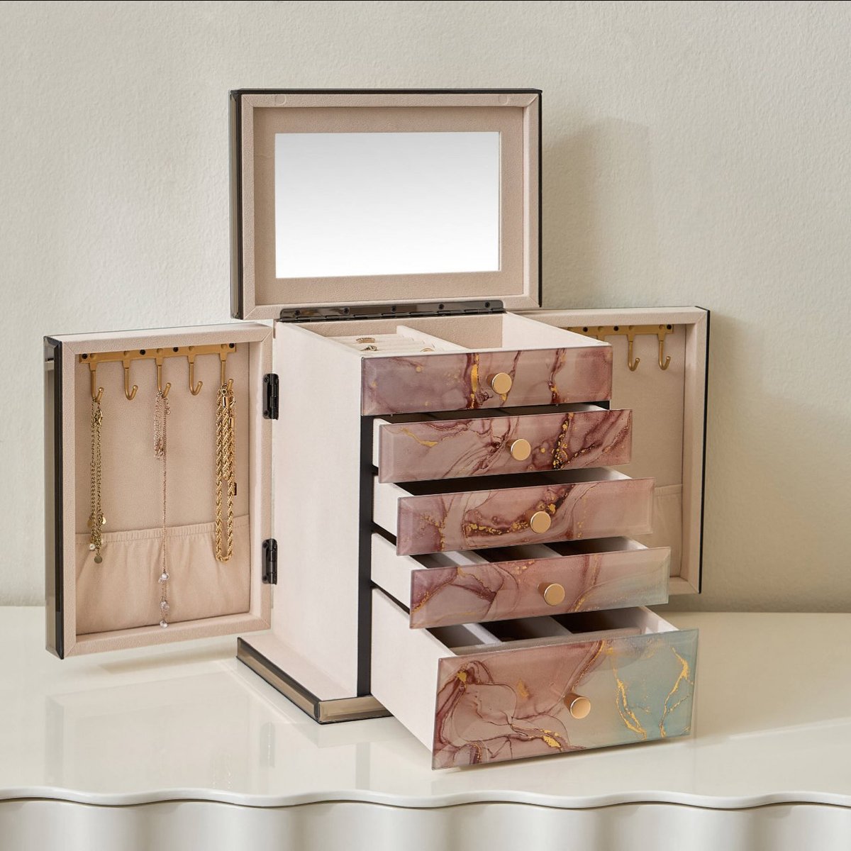 MerriKuiz399's tweet photo. Jewelry &amp; Cosmetics Organizer

Chic jewelry boxes to keep your little treasures organized and beautifully stored. DM to order! WhatsApp: 00923005700202 https://t.co/Qf54u6cfIv
