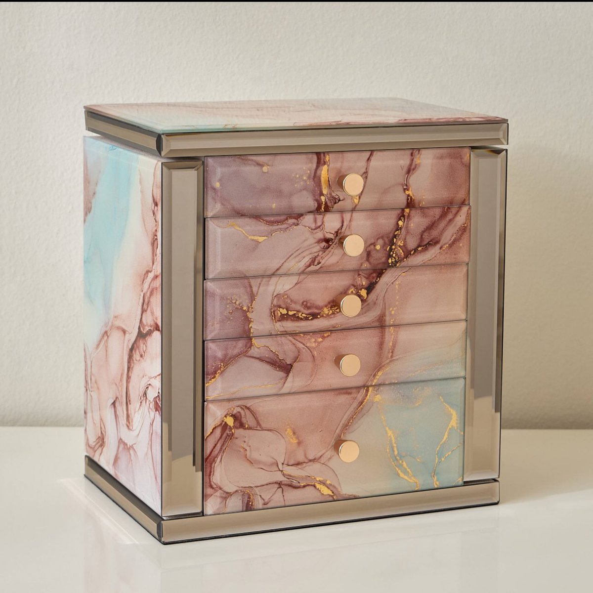 MerriKuiz399's tweet photo. Jewelry &amp; Cosmetics Organizer

Chic jewelry boxes to keep your little treasures organized and beautifully stored. DM to order! WhatsApp: 00923005700202 https://t.co/Qf54u6cfIv