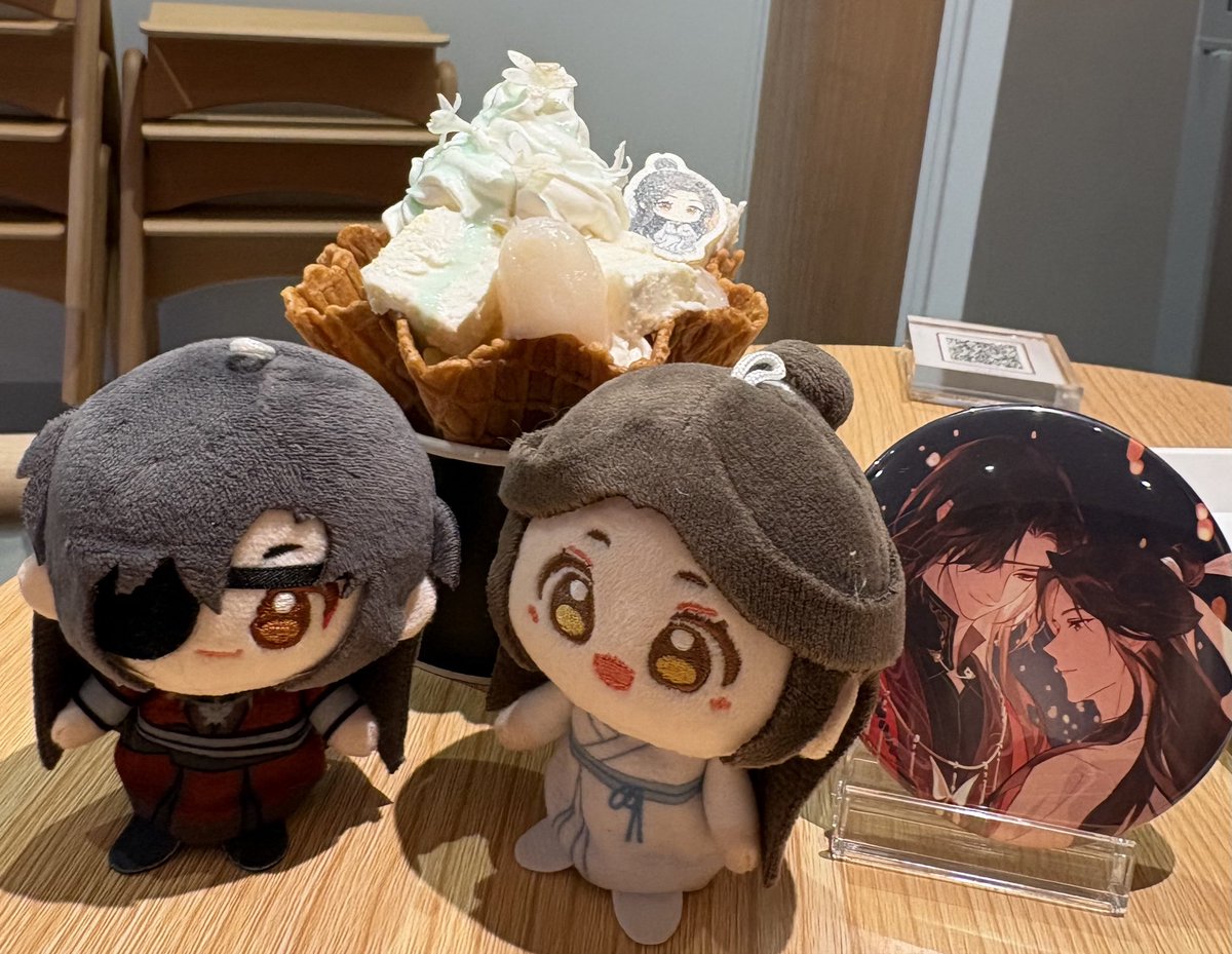 peruppipu's tweet photo. 銀座→まんふぁカフェ→お好み焼き→銀座と1日天官漬けでした🥰
蝶のマドラー、フランフランで買えたと教えていただき通販を探していたら、楽天で城主イメージの銀×赤の組み合わせを発見👀殿下イメージもほしくて金×クリアも買い、カフェに持参！金×赤もお揃いの珊瑚玉っぽくてかわいかったかも？ https://t.co/LhsT1sSF3x