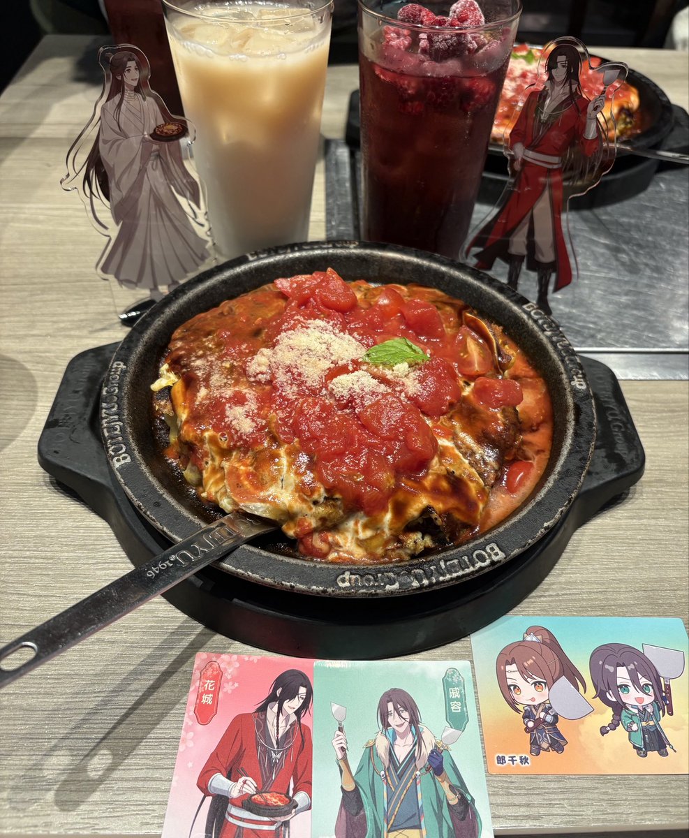 peruppipu's tweet photo. 銀座→まんふぁカフェ→お好み焼き→銀座と1日天官漬けでした🥰
蝶のマドラー、フランフランで買えたと教えていただき通販を探していたら、楽天で城主イメージの銀×赤の組み合わせを発見👀殿下イメージもほしくて金×クリアも買い、カフェに持参！金×赤もお揃いの珊瑚玉っぽくてかわいかったかも？ https://t.co/LhsT1sSF3x