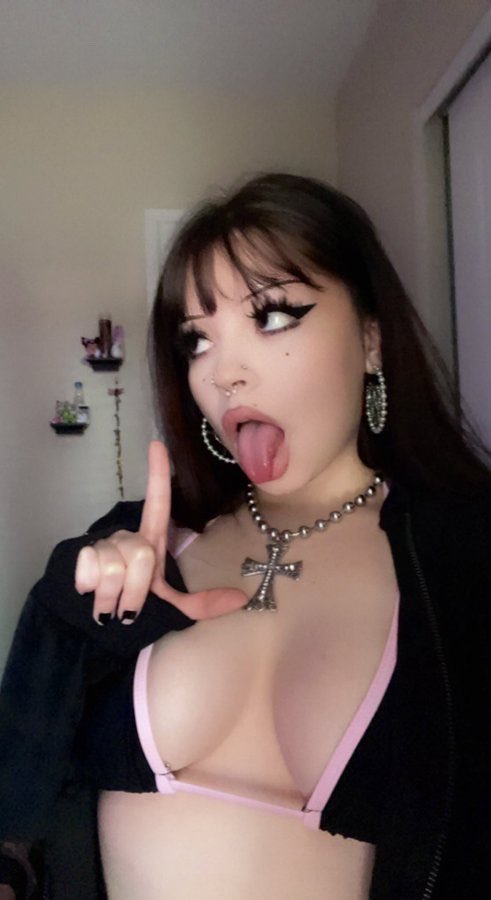 lustxbride's tweet photo. love draining a losers bank account. its so hot and fun #nsfwtwt #humanatm #findom https://t.co/4dVLiAA7cI