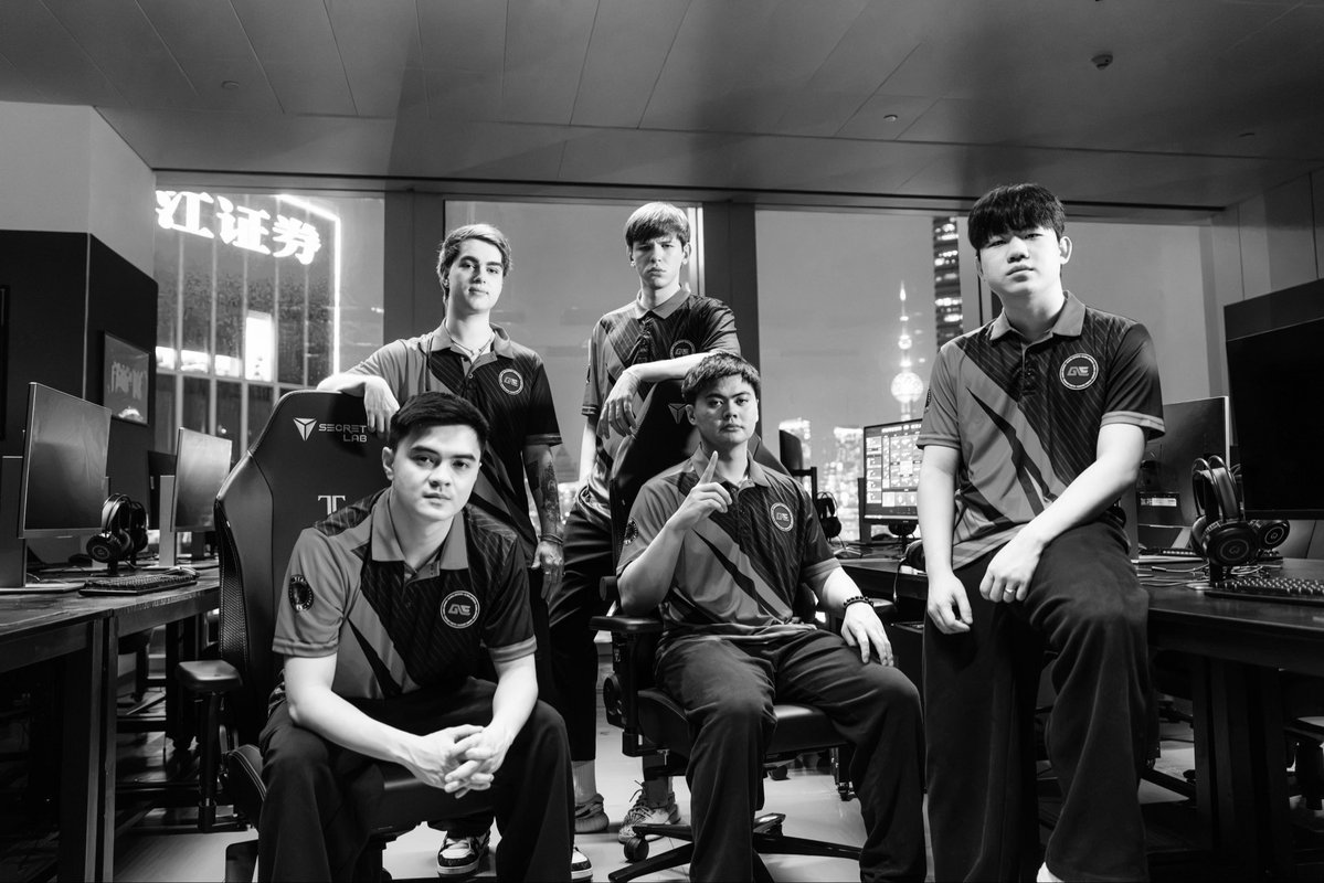 RocketBullets's tweet photo. Global Esports 🇮🇳 fall to the Elimination Bracket

They will play the loser of LOUD 🇧🇷 vs EDG 🇨🇳 next, and need to win both of their next games to make Playoffs

Can they avoid last? https://t.co/zHQtYqBhB3