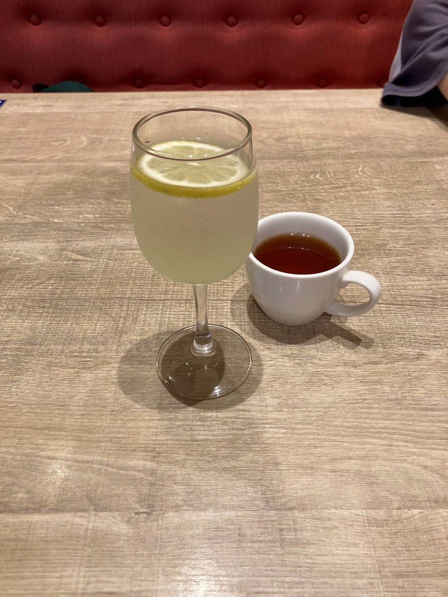 Martymarrttt's tweet photo. エアコンのフィルター外して洗ったけど、意外と汚れがひどくてびっくりした。やっぱ毎月やらないと効果半減だな。 https://t.co/k1dv45nago