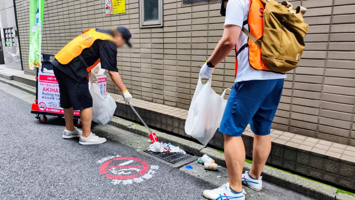 akiba_guide's tweet photo. 【明日の秋葉原清掃ボランティア参加ご協力のお願い】
明日(9月27日)実施予定の秋葉原清掃ボランティアですが、スマートごみ箱などゴミ箱が無い状態で現在の路上ゴミを把握する最後の機会になると思われます。
そこで明日は1人でも多くの方にご参加頂きたくあらためて募集ポストをさせて頂きました。

毎週のように秋葉原にいらっしゃってる方、また最近は行く回数は減ってしまったけど秋葉原が好きな方など、ご参加ご協力頂けましたら幸いです。もちろん初ゴミ拾い、初ボランティア活動大歓迎です。

ご参加、ご協力いただける方がいらっしゃいましたら引用ポストをご確認頂き、XのDMからご連絡頂けましたら幸いです。宜しくお願い致します。