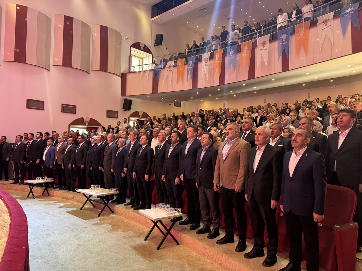 aliihsangurel60's tweet photo. 📍Genişletilmiş İl Danışma Meclisi Toplantısı

İlk günkü aşkla büyük bir özveri ve heyecanla il ve ilçe teşkilatlarımızın her kademesinde görev alan dava ve yol arkadaşlarımızın katılımlarıyla Genişletilmiş İl Danışma Meclisi Toplantımızı gerçekleştirdik. https://t.co/6ADxjFFdOP