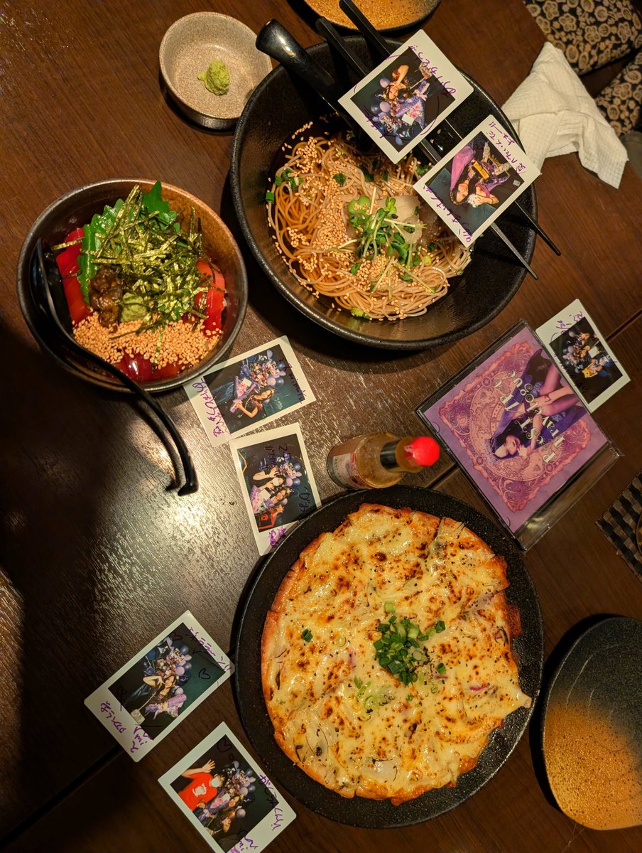 Hua77RU7cyv70e5's tweet photo. 9/26(土) 🌙#青山RizM さん🌼
💜💜生誕ワンマンライブ決定💜💜
「世界-THE WORLD-」
ワンマン楽しかったです新曲きけたし
CDもゲットできました🫶🥰💖
素敵なドレス👗姿とパフォーマンス
でした〜👏💜💕
楽しかったです🙇💖😻💕
#みみゆと旅日記 🌐
#mimiYu 様💜
#チェキ飯 🍚 https://t.co/RyYuBbAwh5