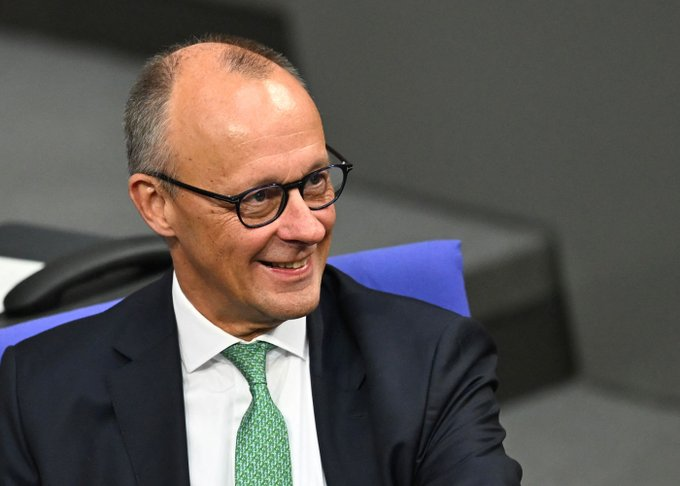 Bekerakay's tweet photo. Dass Merz Mitarbeitende sagt,sorgt fur eine neue Debatte uber geschlechtergerechte Sprache.Ob bewusst oder nicht selbst kleine Formulierungen konnen zu politischen Symbolen werden. #Deutschland #Merz #Gendersprache #Politik https://t.co/avW7T6robR