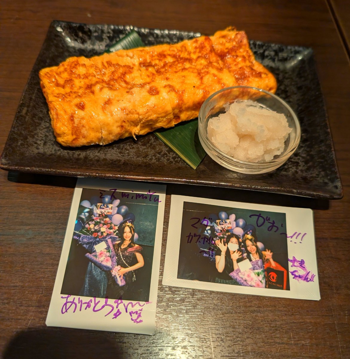 Hua77RU7cyv70e5's tweet photo. 9/26(土) 🌙#青山RizM さん🌼
💜💜生誕ワンマンライブ決定💜💜
「世界-THE WORLD-」
ワンマン楽しかったです新曲きけたし
CDもゲットできました🫶🥰💖
素敵なドレス👗姿とパフォーマンス
でした〜👏💜💕
楽しかったです🙇💖😻💕
#みみゆと旅日記 🌐
#mimiYu 様💜
#チェキ飯 🍚 https://t.co/RyYuBbAwh5