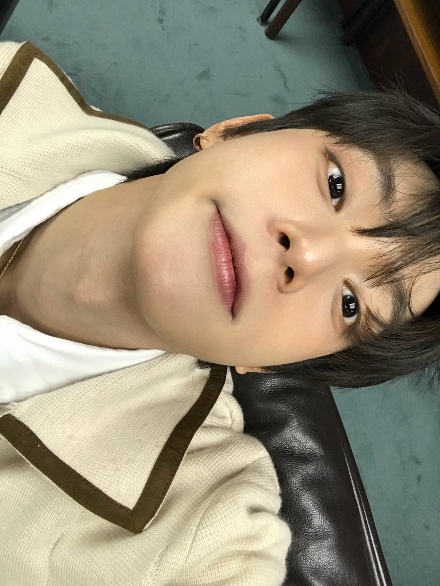 tinyrabbit__'s tweet photo. 리부보고싶다 https://t.co/ZCaHqX8HCf