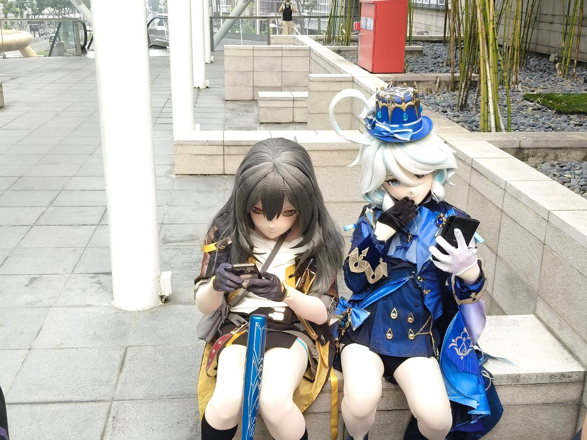 Mol_kigu's tweet photo. *googles "what is kigurumi"*

🦝:@nekozuu_kig
💧:@Meteor_Kig 

#kigurumi #着ぐるみ https://t.co/xK5oJT0TTp