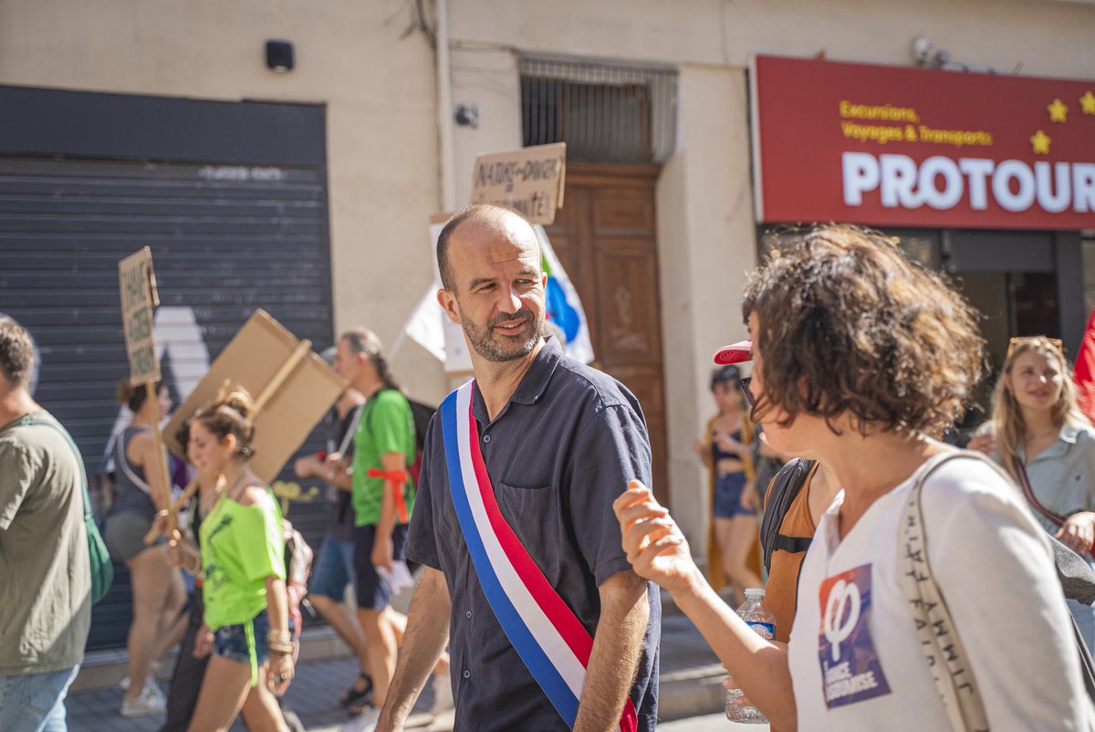 mbompard's tweet photo. Ce matin à Marseille, nous étions nombreuses et nombreux à marcher pour le climat. 

Après l'été que nous avons connu, la planification écologique est plus nécessaire que jamais. Avec Jean-Luc Mélenchon, nous instaurerons la règle verte et les écorégions pour la mettre en œuvre. https://t.co/1L6kRlAnm3