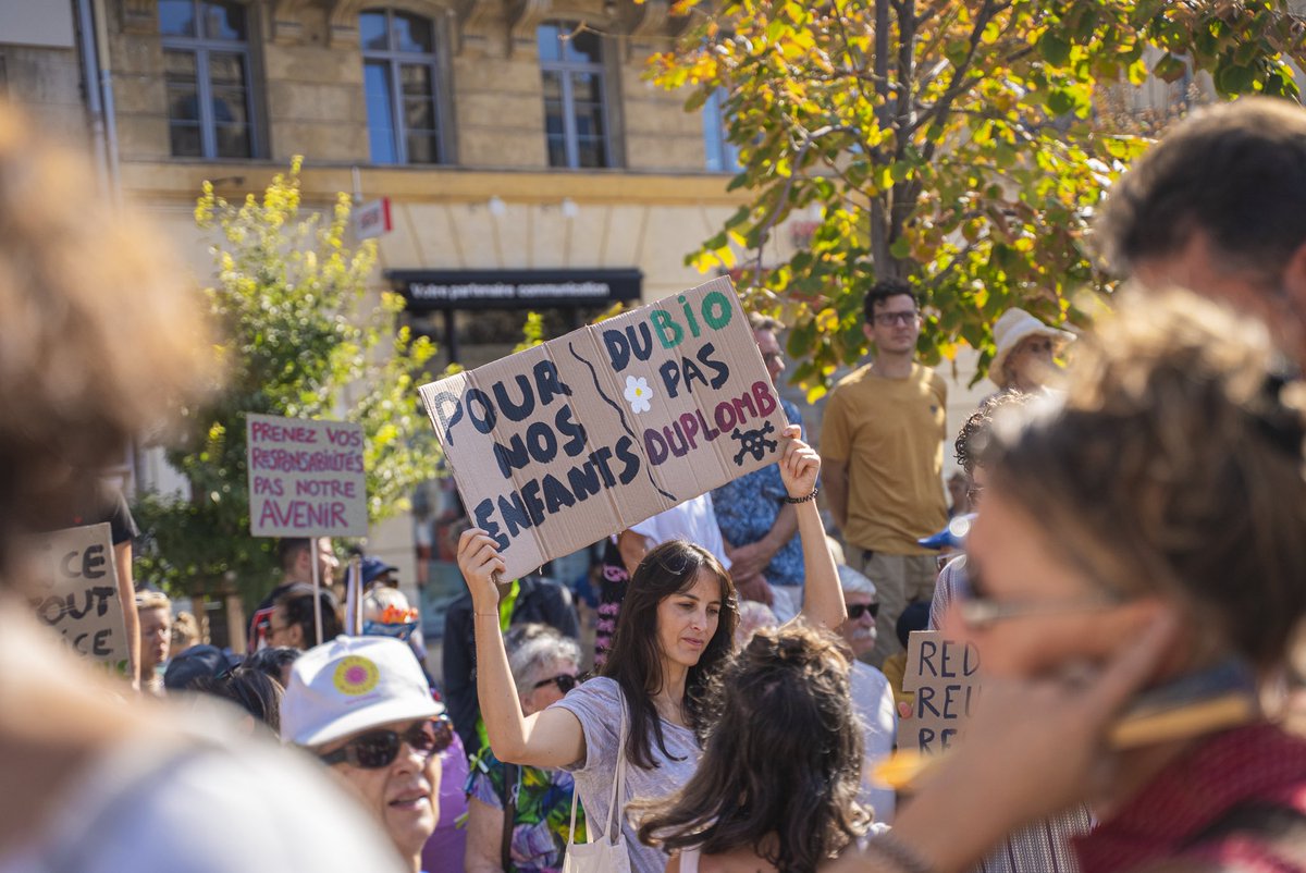 mbompard's tweet photo. Ce matin à Marseille, nous étions nombreuses et nombreux à marcher pour le climat. 

Après l'été que nous avons connu, la planification écologique est plus nécessaire que jamais. Avec Jean-Luc Mélenchon, nous instaurerons la règle verte et les écorégions pour la mettre en œuvre. https://t.co/1L6kRlAnm3