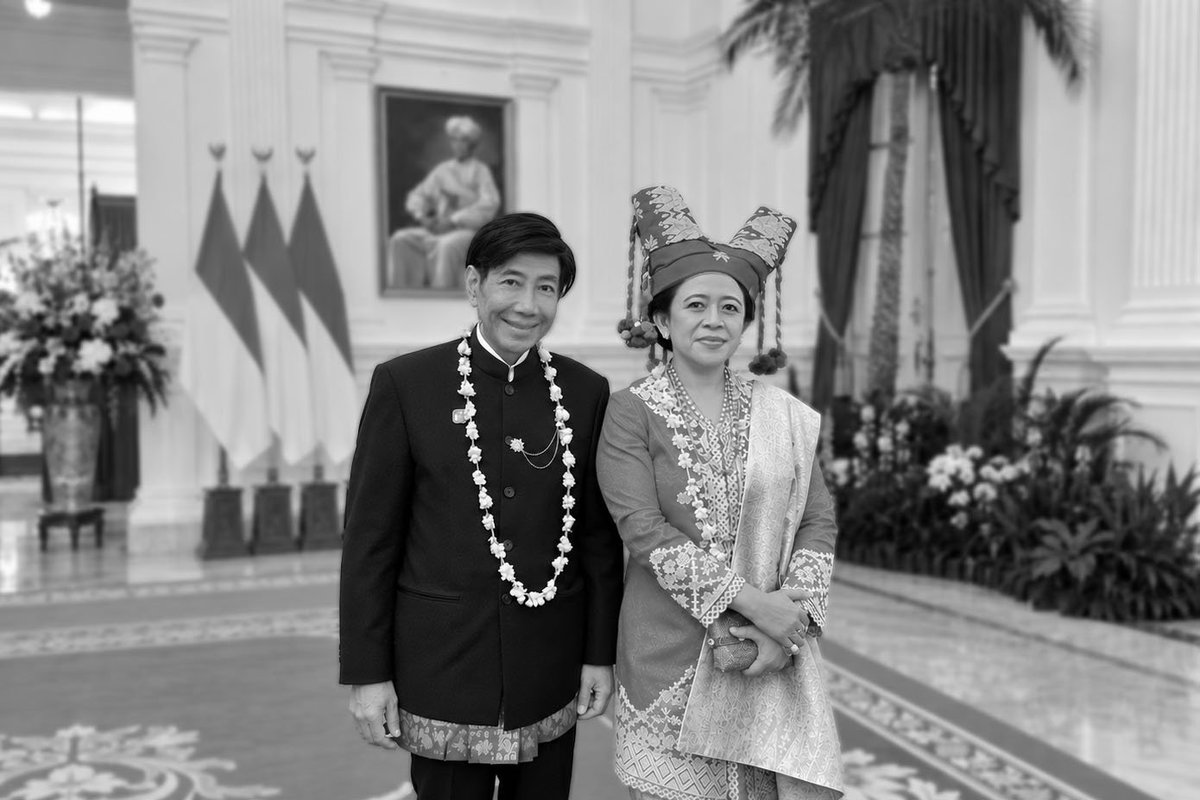 puanmaharani_ri's tweet photo. Innalillahi wa inna ilaihi raji'un...

Terima kasih atas seluruh cinta, dedikasi, dan kepedulian pada keluarga dan bangsa. You'll be loved, forever...🖤🥀

#puanmaharani https://t.co/sgoQ6Tehtf