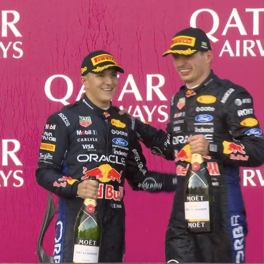 Vetteleclerc's tweet photo. Max spraying Isack first was sweet

#AzerbaijanG https://t.co/wZxRkSScOS