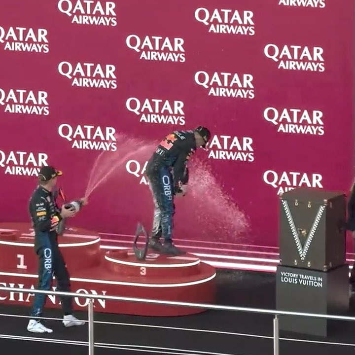 Vetteleclerc's tweet photo. Max spraying Isack first was sweet

#AzerbaijanG https://t.co/wZxRkSScOS