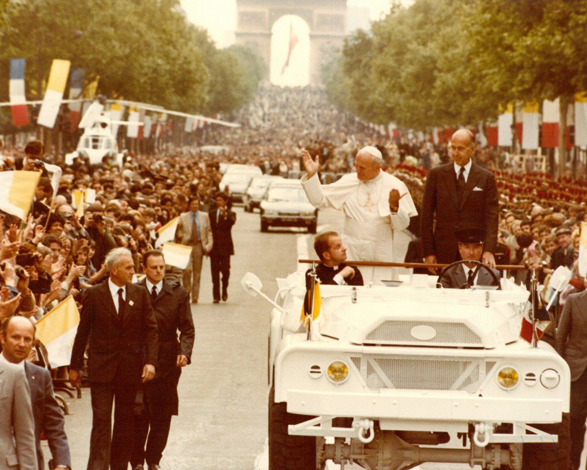 LaVieEn1980's tweet photo. @CerfiaFR Des images qui rappellent la venue de Jean-Paul II en mai 1980. https://t.co/f3h2A2XFYB