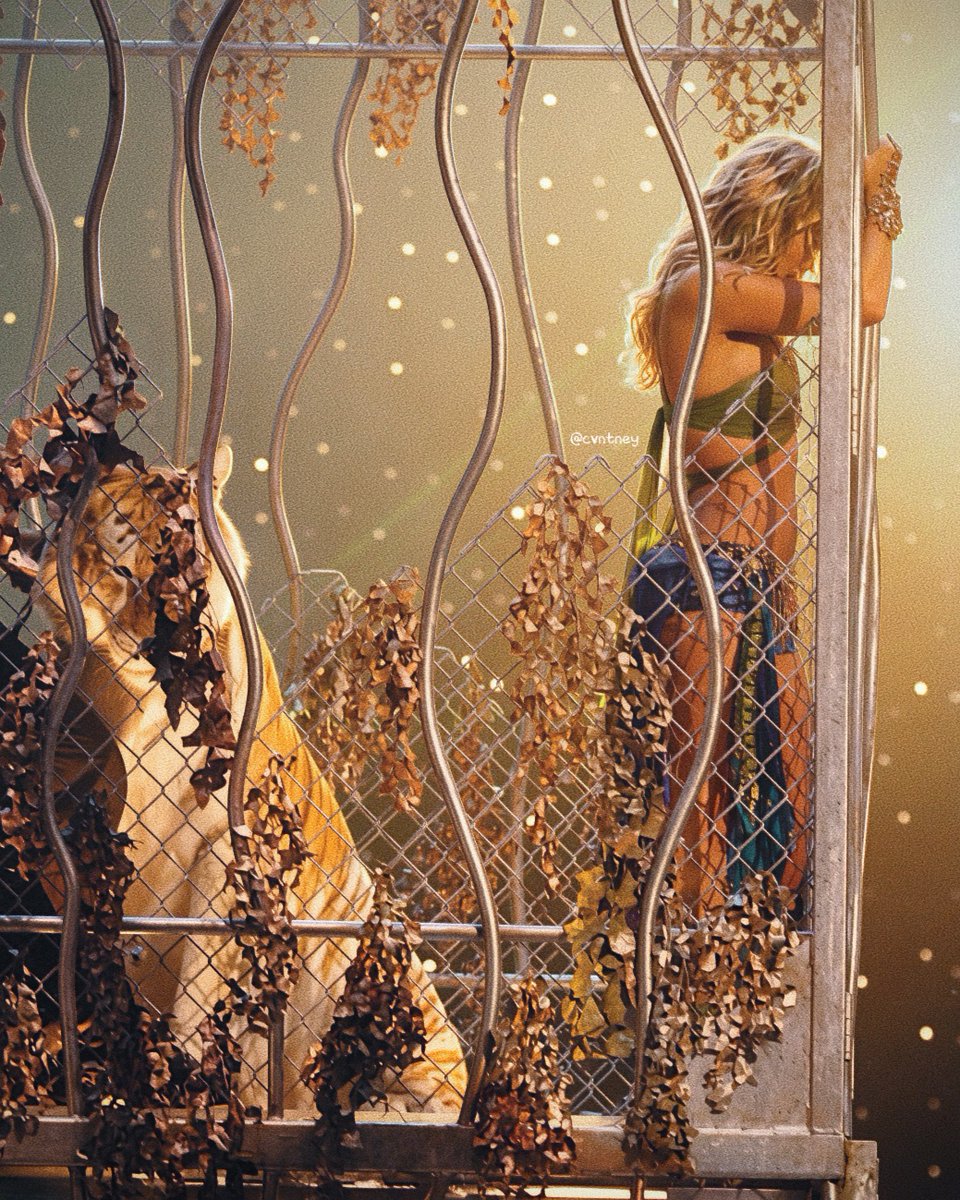 cvntyney's tweet photo. sempre fico gag quando penso sobre alguns presságios que britney fez sobre aspectos da própria vida e carreira através de músicas como someday, overprotected e lucky, mas mona lisa pra mim chega a ser assustadora na precisão, a mama sempre foi a frente do seu tempo https://t.co/bKDmwhhr69