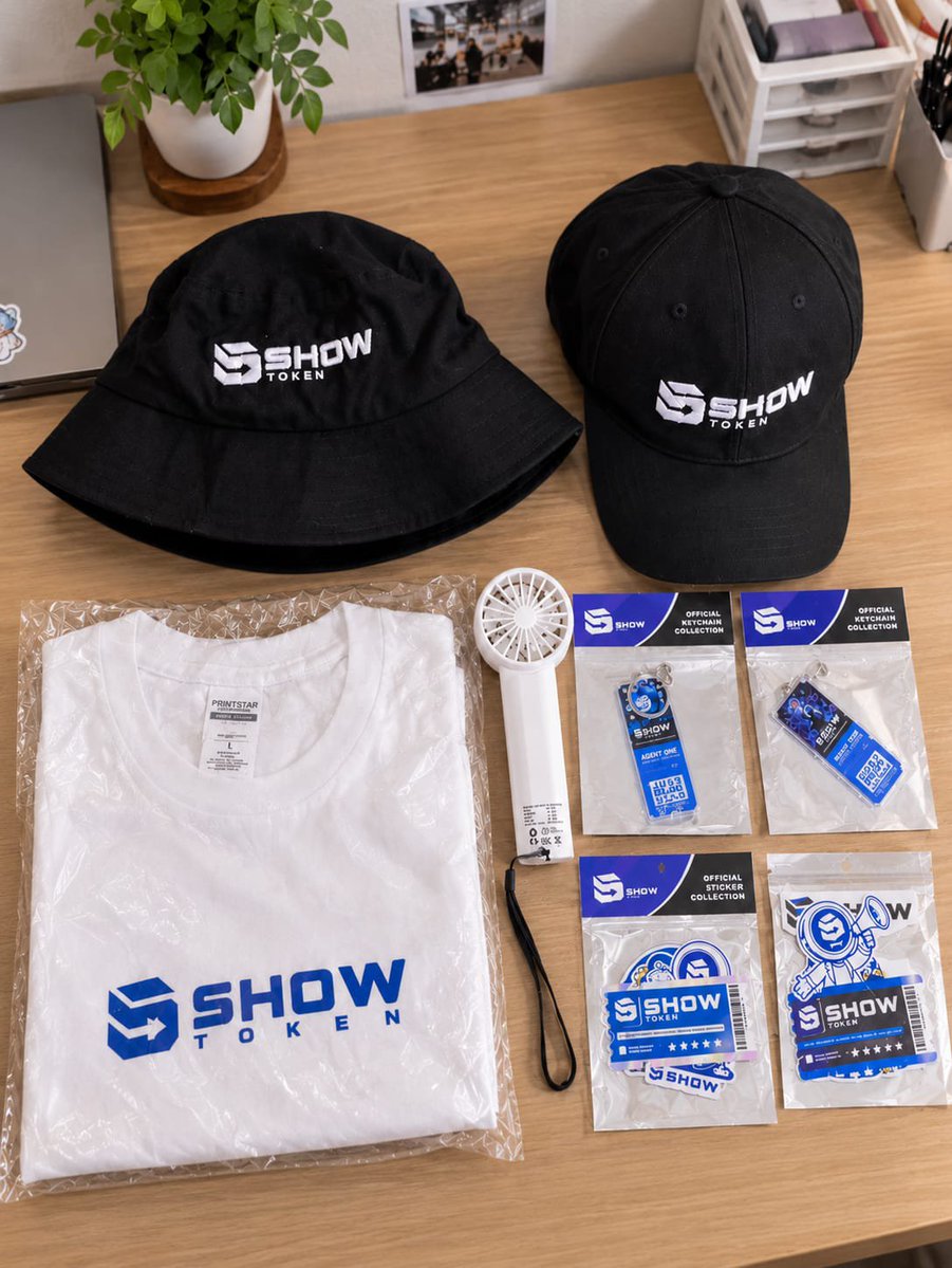 putrishreya's tweet photo. Akhirnya paket dari SHOW Token sampai juga 💙

Senang banget dapat kiriman merch dari @RealShowToken
Simple, tapi jujur bikin mood naik hehe.

Terima kasih SHOW Token sudah mengirimkan merch ini dan sudah ngajak aku jadi bagian dari perjalanan mereka. 

Buat aku, ini bukan cuma soal merch, tapi tentang apresiasi kecil yang bikin perjalanan terasa lebih berarti. 

Semoga ini jadi salah satu dari banyak cerita baik yang bisa aku bawa sepanjang perjalanan ini. 💙

#SHOWToken #RealEntertainment #RealCommunity