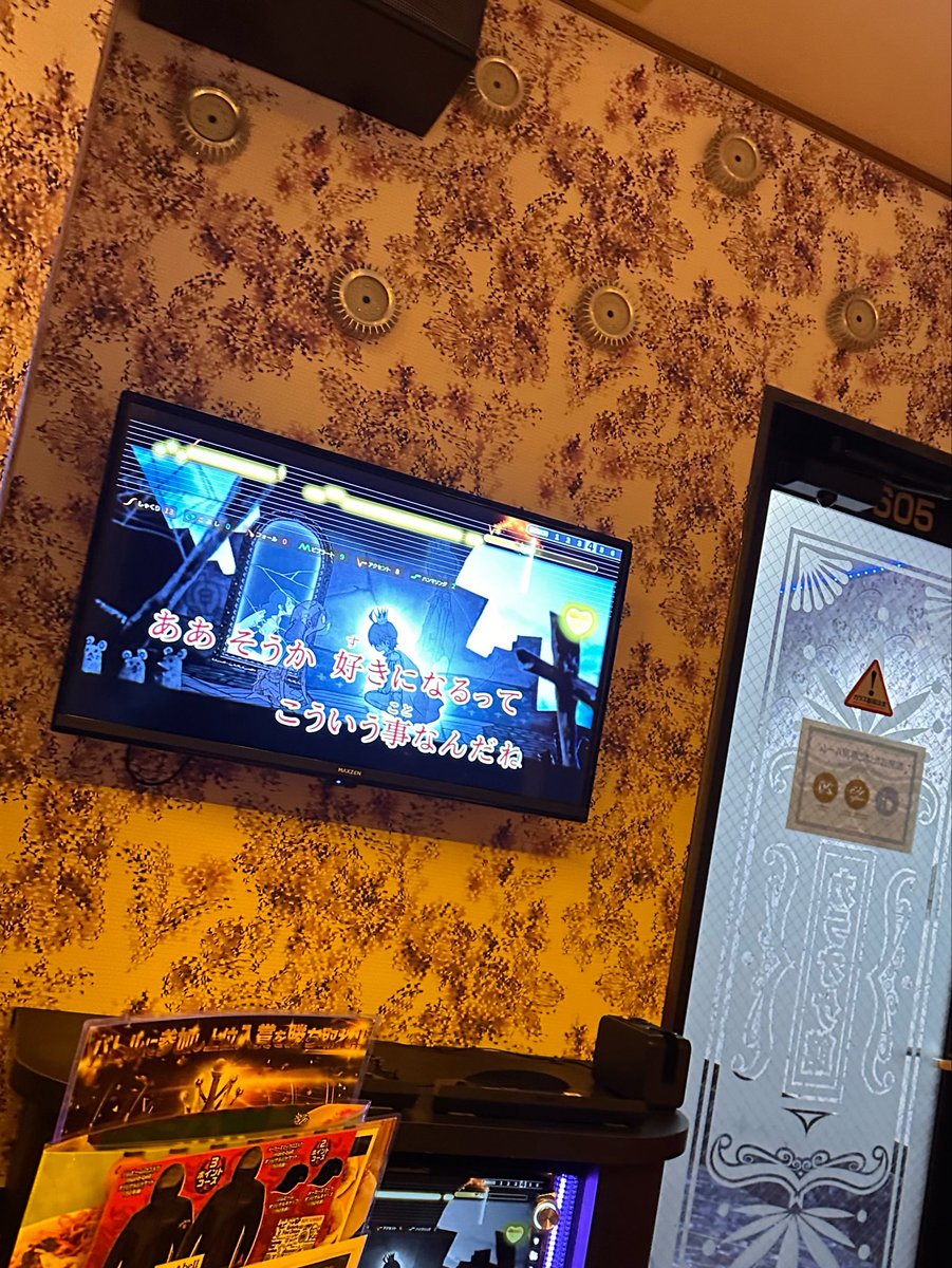 Buncho_Devil's tweet photo. 牡蠣食べたから元気。歌う。
ラヴ上等。→君の知らない物語→ちいかわ

君の知らない物語、いまだになんの曲かわかきちんと知らないんだけど、インフルで休んだバンドのキーボードをピアノが弾けるという理由で代行したからなぜか歌える。
歌詞を噛み締めると良すぎて泣ける。 https://t.co/7kvMOauGgs