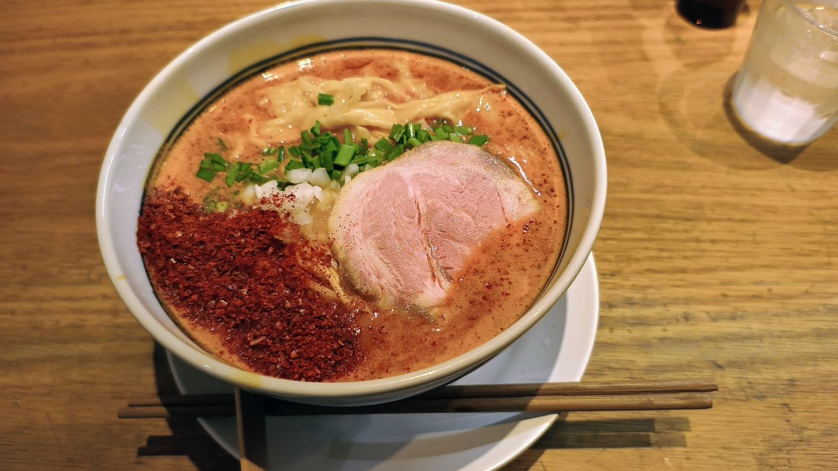Exciea_VRC's tweet photo. バイト帰りに食うラーメンがいっちゃん美味い https://t.co/vIVwonw06T