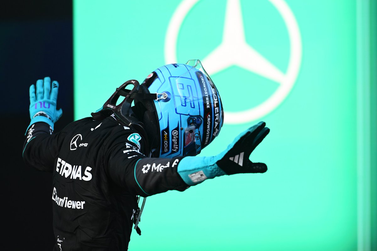 F1's tweet photo. 🫷😃🫸

#F1 #AzerbaijanGP https://t.co/pHD0ZjQkDf