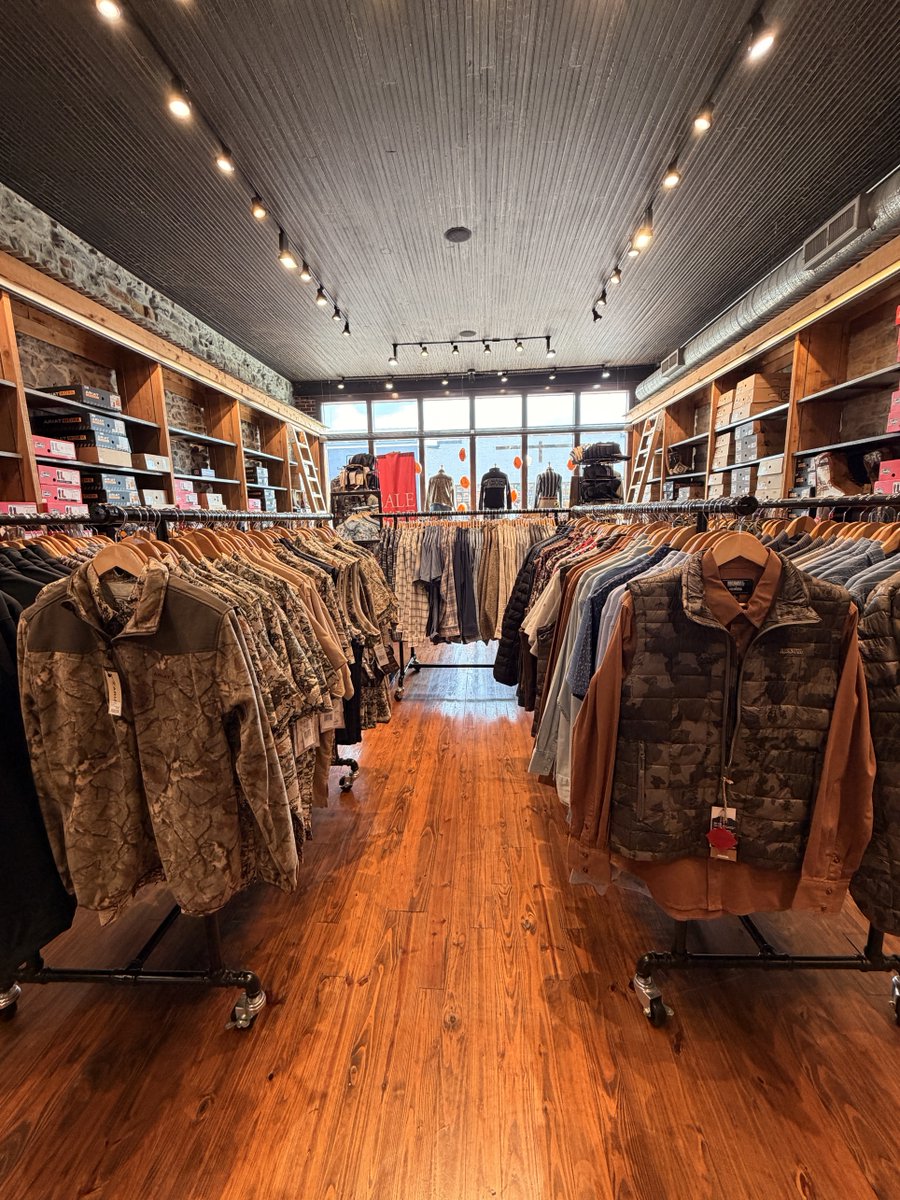 harrys1939's tweet photo. From Wrangler work shirts to Outdoor Game Guard, find all kinds of items in our 2 Building out of 5 dedicated to our Men's work footwear, shoes, and snake boots.
#westernstore #sansabatexas #sansabatx #texashillcountry #centraltexas #workboots #snakeboots https://t.co/sicW4BfA3X