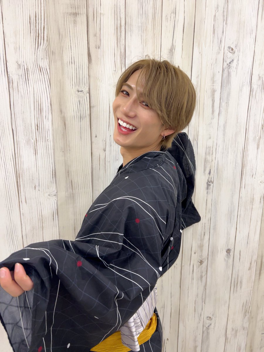 maito_sakuragi's tweet photo. 『イオンタウン旭』にて
超民祭-前夜祭SP
お越しいただきありがとうございました‼️

今日は浴衣姿で登場✨
縁日も楽しかったし、
みんなと少し遅めの夏祭りを満喫できて
また一つ素敵な思い出が増えたよー🌈

みんなは今年、夏祭り行けたー？🎆

そして、

次はいよいよ…
9.29 バトライブ💥

改めてチケット完売、本当にありがとうございます！！

会場に来てくれるみんなも、配信で応援してくれるみんなも、全員で最高の一日にしようぜ🔥

配信チケットも絶賛販売中です✨
▶︎https://t.co/4pbpbEx94r

#THE超BOYS