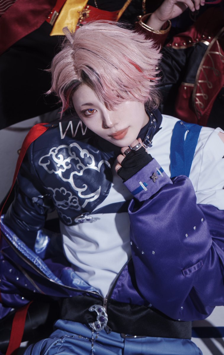 2525waowao's tweet photo. cos 🦉🎻 https://t.co/gg8FNBeRSF