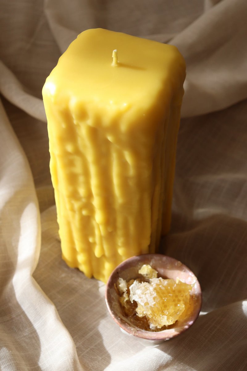 LumeaEterna's tweet photo. Afternoon light on linen.

A finished Lumea Eterna drip pillar beside real honeycomb — poured by hand in Latvia from 100% beeswax cappings. No paraffin, no perfume, no dye. Just the quiet gold scent the hive leaves behind.

A soft gift for long tables and slow evenings.
info@lumeaeterna.com