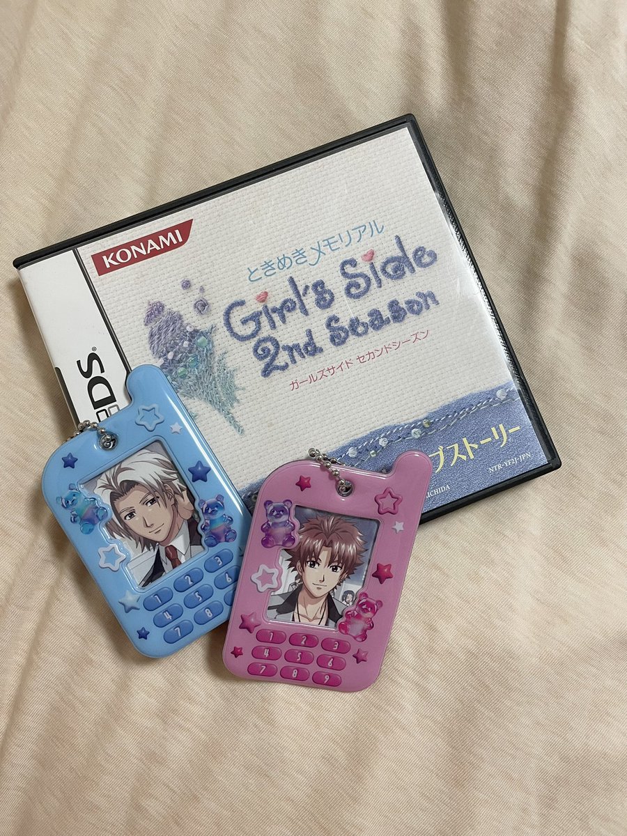 sh__222_'s tweet photo. セリアのガラケー風キーホルダーでときメモGS2証明写真風で作ってみた💙🐚
ハリー好きなお友達に今度プレゼントするっめちゃくちゃ可愛くてお気に入り！
ときメモ好きな人にオススメです🫶 https://t.co/DDQbEOLmeo