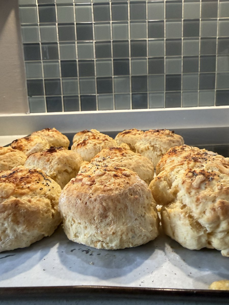 SharikaManiram's tweet photo. 1 Batch cheese scones 1 Batch fruit scones .. the MIL (nearly) recipe for the BMC picnic. #scones #cheesescone #fruitscone #homebaker #anotherbritishguy #britishmotherinlaw https://t.co/rP23AusKF5