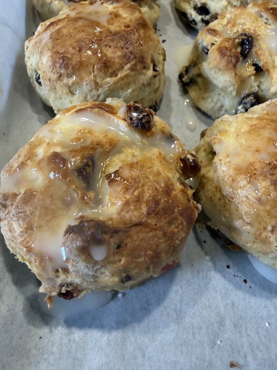 SharikaManiram's tweet photo. 1 Batch cheese scones 1 Batch fruit scones .. the MIL (nearly) recipe for the BMC picnic. #scones #cheesescone #fruitscone #homebaker #anotherbritishguy #britishmotherinlaw https://t.co/rP23AusKF5