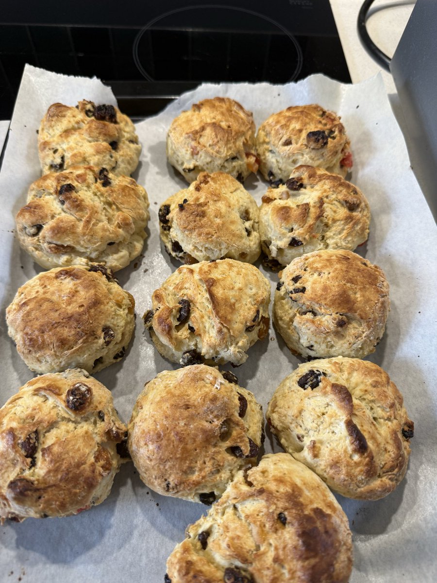 SharikaManiram's tweet photo. 1 Batch cheese scones 1 Batch fruit scones .. the MIL (nearly) recipe for the BMC picnic. #scones #cheesescone #fruitscone #homebaker #anotherbritishguy #britishmotherinlaw https://t.co/rP23AusKF5