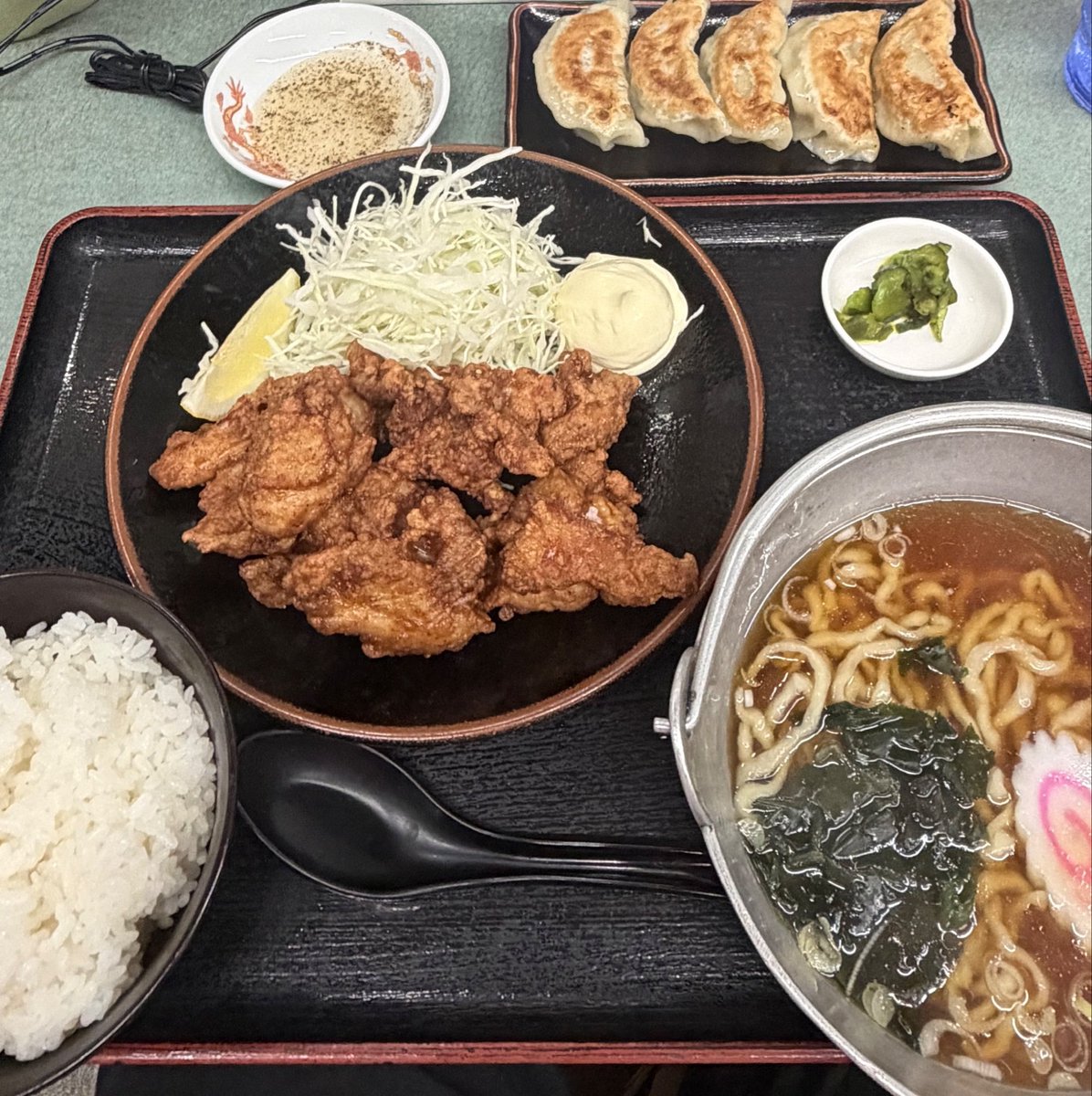 Yodochinki1013's tweet photo. セブンハンドレッドクラブでフットゴルフあとの登竜本店😋
唐揚げ定食&amp;餃子ﾀﾍﾞｽｷﾞ
#フットゴルフ⚽️⛳️ https://t.co/8kd9PCyRJQ
