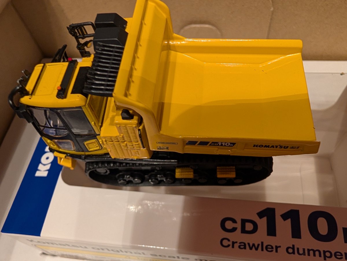 04masr15's tweet photo. こんばんは😀
コマツ（小松製作所）から株主優待が届きました☺️
「CD110R-3」全旋回式クローラーキャリア（呼称:くるくるダンプ）です。
#株主優待
#コマツ
#小松製作所 https://t.co/MC449Xv60J