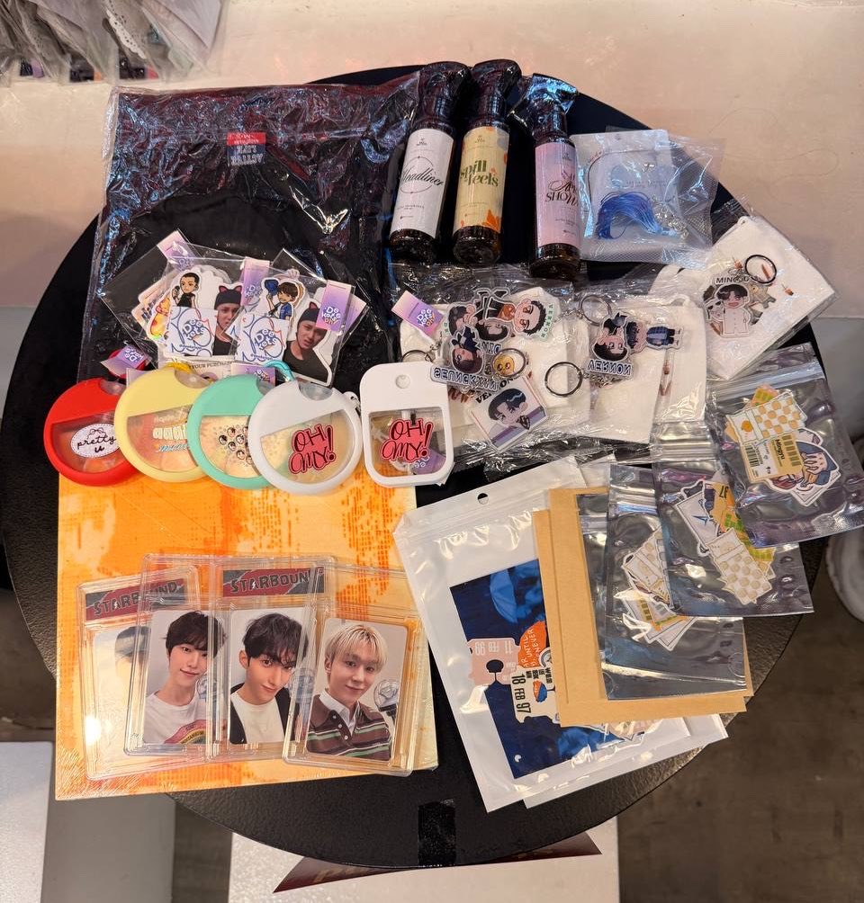0218prod's tweet photo. Before the day ends, We would like to extend our gratitude to our lovely sponsors for supporting our first event. 🥹🙌🏼💗

@0713studio
@ddeekets 
@xingxingph
@TheStudio_17
@svt_scents 
@yeorobuntshirts 
@cheollieswallet 
@LunarDreams0914 

#17Starbound https://t.co/TSRiKq2I3l