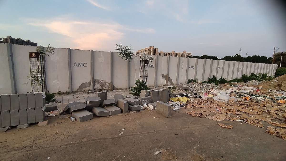 ngdarji's tweet photo. Using public tax money to make waste out of useful public facility things. It is in the same condition since few months. @AmdavadAMC #Gota #Ahmedabad #AMC #NoCleanig @Bhupendrapbjp @sanghaviharsh @AmitShah https://t.co/R409V6Y5SH