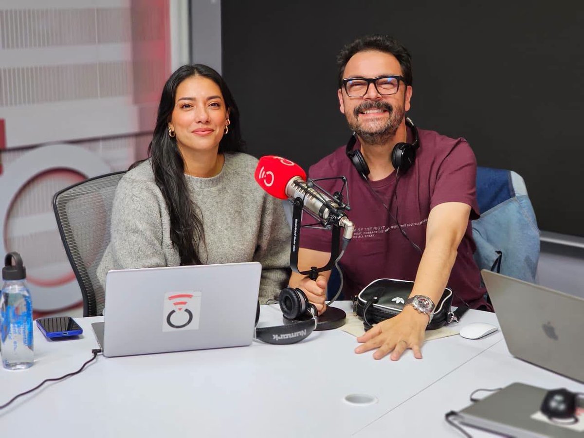 avivircaracol's tweet photo. 🔴Ya estamos al aire en #AVivirQueSonDosDías con
@lopeztelar y @mcheisel compartiendo historias, cultura y buena conversación para su fin de semana. Nos escuchamos en todas nuestras frecuencias y en https://t.co/XeutHcRgxv https://t.co/tILgDtKzAb
