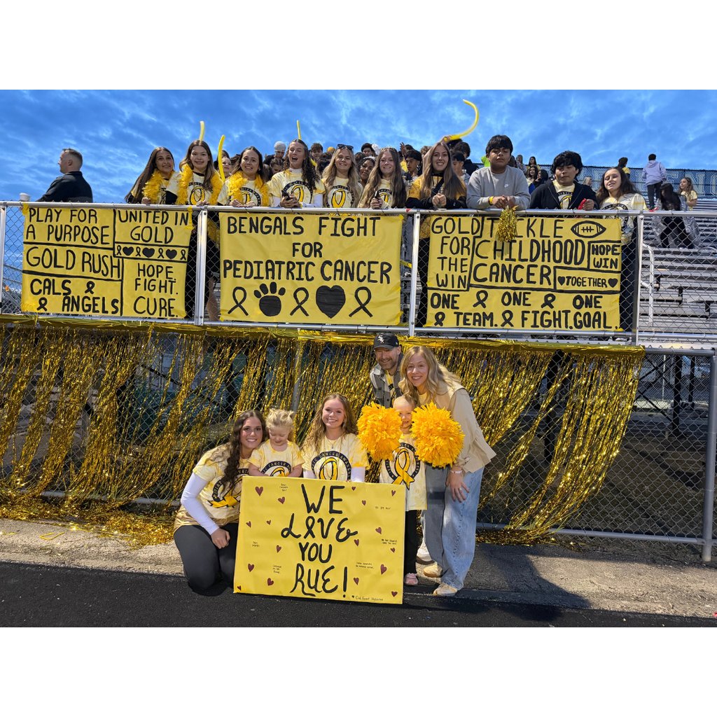 ExperienceOFHS's tweet photo. This week, the Bengals went💛 GOLD💛 in support of pediatric cancer awareness for Cal’s Angels &amp; last night @ the varsity football game we honored Rue!
💛Wear Gold. Support Cal’s Angels. Go to War Against Kids Cancer. 💛
#TheBengalWay
#weloveRue https://t.co/fYydNKtSMI