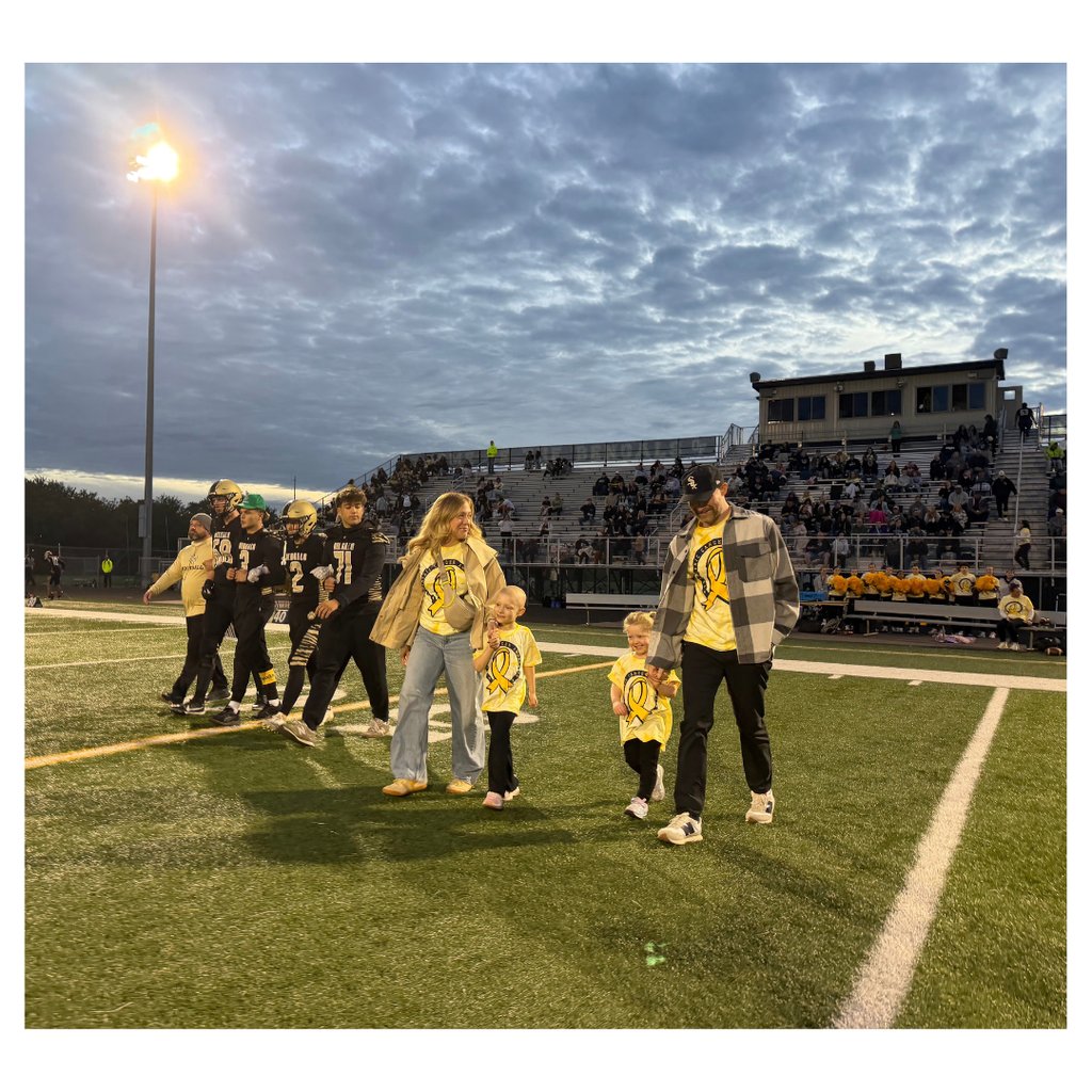 ExperienceOFHS's tweet photo. This week, the Bengals went💛 GOLD💛 in support of pediatric cancer awareness for Cal’s Angels &amp; last night @ the varsity football game we honored Rue!
💛Wear Gold. Support Cal’s Angels. Go to War Against Kids Cancer. 💛
#TheBengalWay
#weloveRue https://t.co/fYydNKtSMI