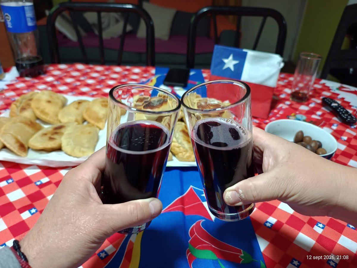 boban717's tweet photo. Manos de Monja...... mi amada MK 😘👩🏻‍🔬🇭🇺🌹❤️👩🏻‍🚒🦂🇨🇱 https://t.co/h7Q9reMKhE