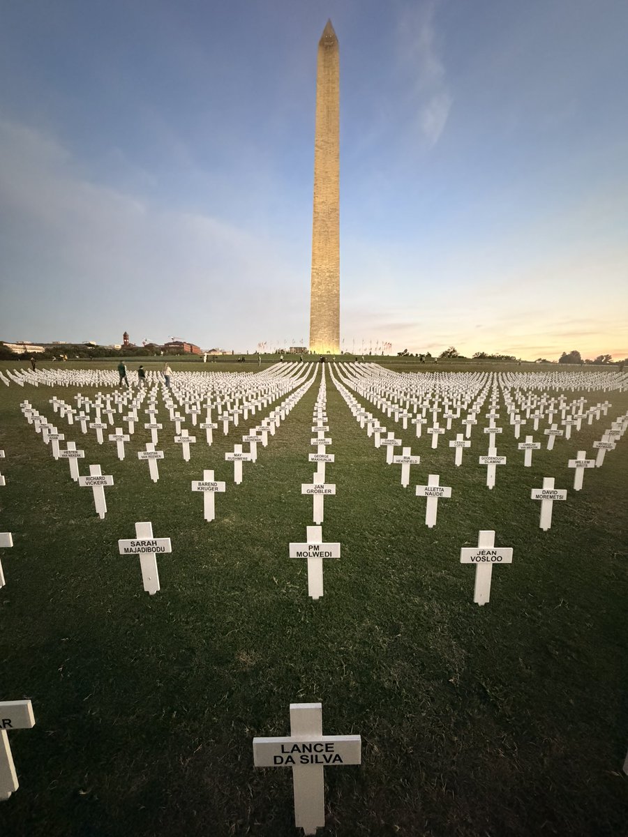 YRepNetwork's tweet photo. TODAY 12PM: 3000 White Crosses on the National Mall in memory of slain Afrikaner farmers in South Africa. Each cross represents a farm murder. @LexLibertasOnX and the @NYYRC organized the event in step with President Trump’s pressure campaign on the ANC to stop the killings.

Photo: @IanMcMathUSA