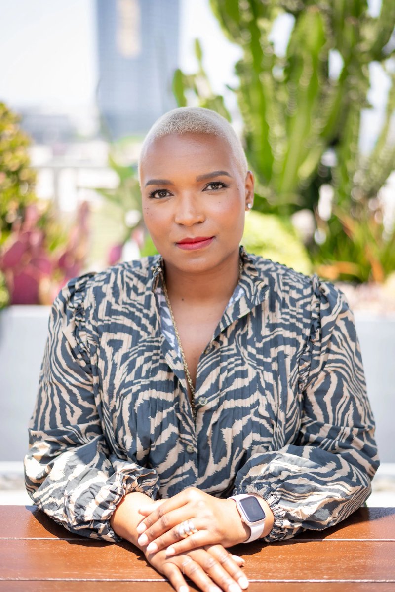 jasimisinclair's tweet photo. A Different World and Forever have a Black female showrunner. The job isn’t easy, there’s a lot of pressure put on their shoulders. They are the ones who lead the writers room, logistics, the overall direction of the story etc. I love seeing Black women lead behind the scenes. 🎬✍🏾✨