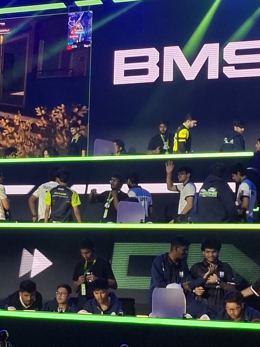 exodousz5's tweet photo. Went to lan to support team soul and I am happy they have promoted to group A.. https://t.co/0dTWHDMGkr
