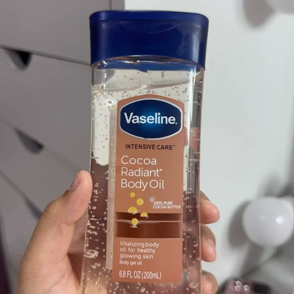 TemikaDayan's tweet photo. Healthy skin glow starts with good hydration. Vaseline Cocoa Radiant Body Oil leaves your skin soft, moisturized, and radiant every day. 0744 171 179 https://t.co/cdB4ZUXLOI